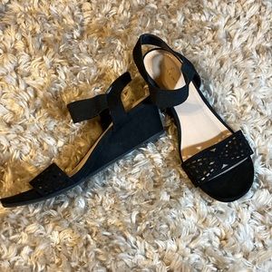 Bandolino black wedge sandal, Size 7